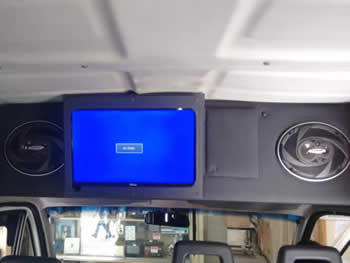 caixas de som selada e dutada